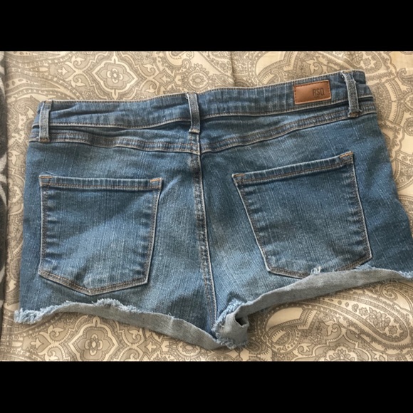 Shorts - Picture 2 of 4